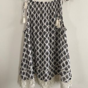 Super cute sleeveless top!